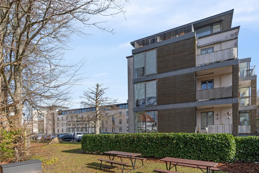 Garden - Apartment with Balconies in Hellerup