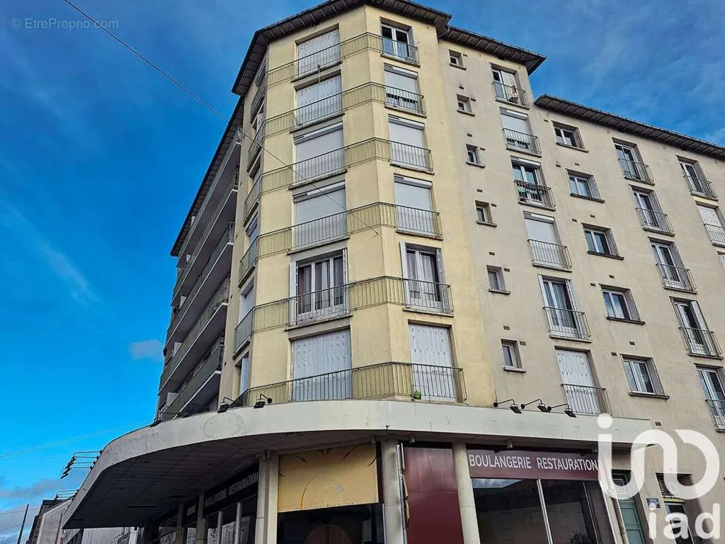 Bright Apartment with Parking in Limoges