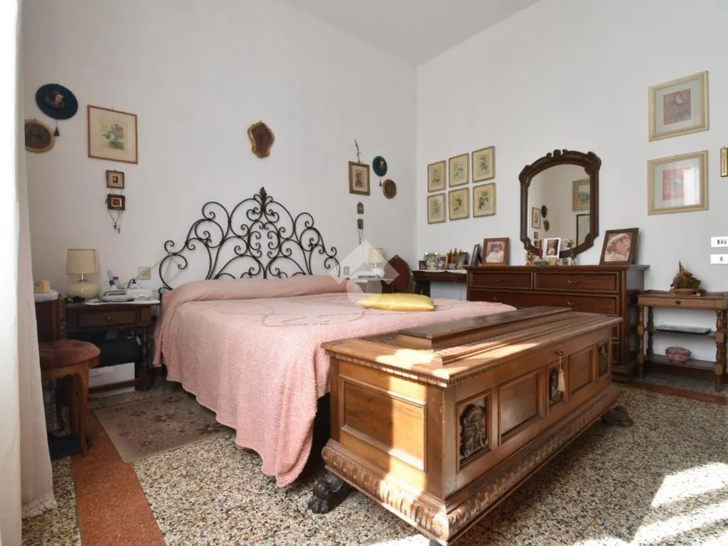 Chambres - 4-Room Apartment with Balcony in Florence