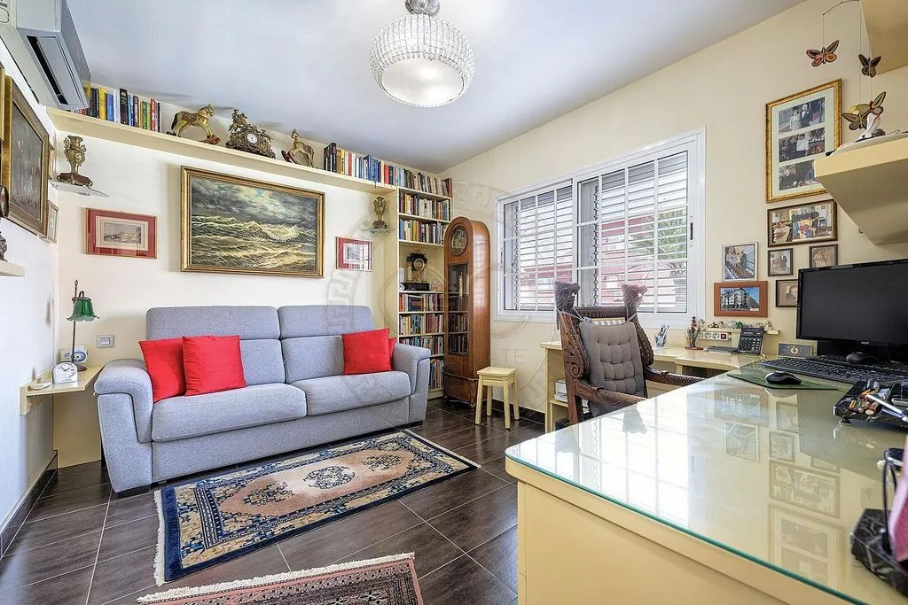Bureau - Semi-Detached House with Pool in Sonnenland