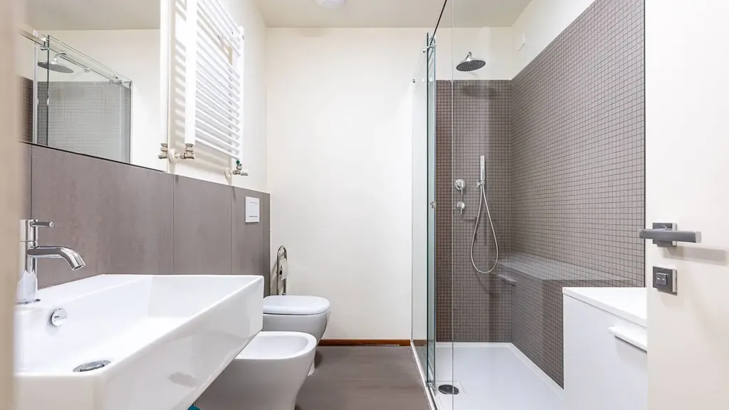 Salles de bain - Restored Apartment with Triple Exposure in Turin