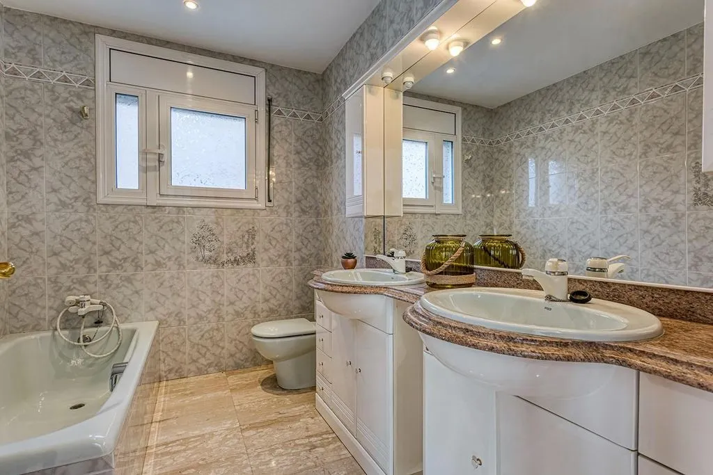 Bathrooms - Luxury Detached House with Terrace in Igualada