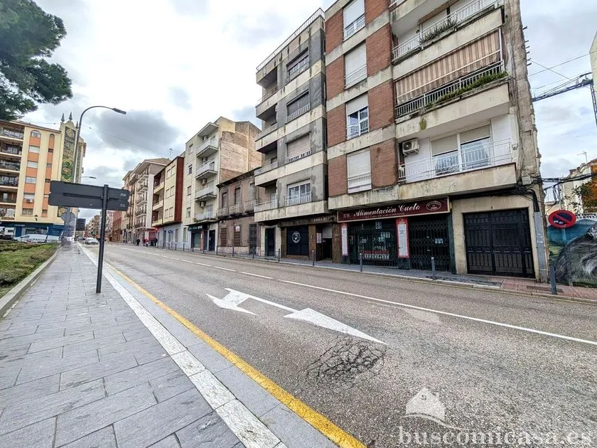 Extérieur - Villa with Commercial Potential in Linares