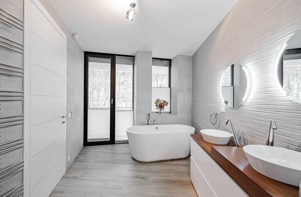 Bathrooms - 6-bedroom apartment in Prague