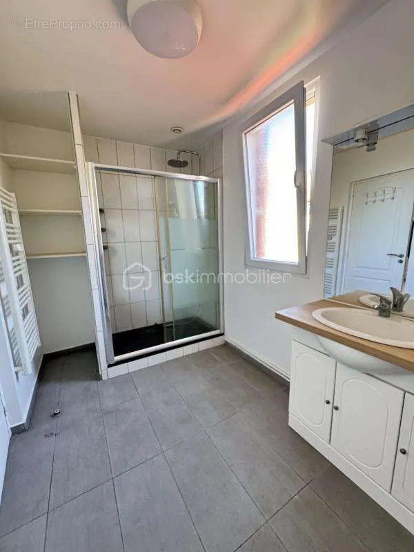 Bagni - Mixed-Use Ensemble with Parking in Pavillons-sous-Bois