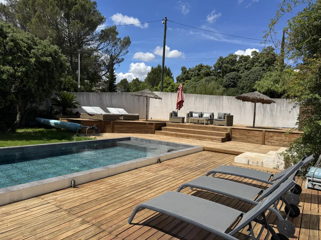 Piscine - Maison Rénovée avec Piscine dans un Environnement Calme