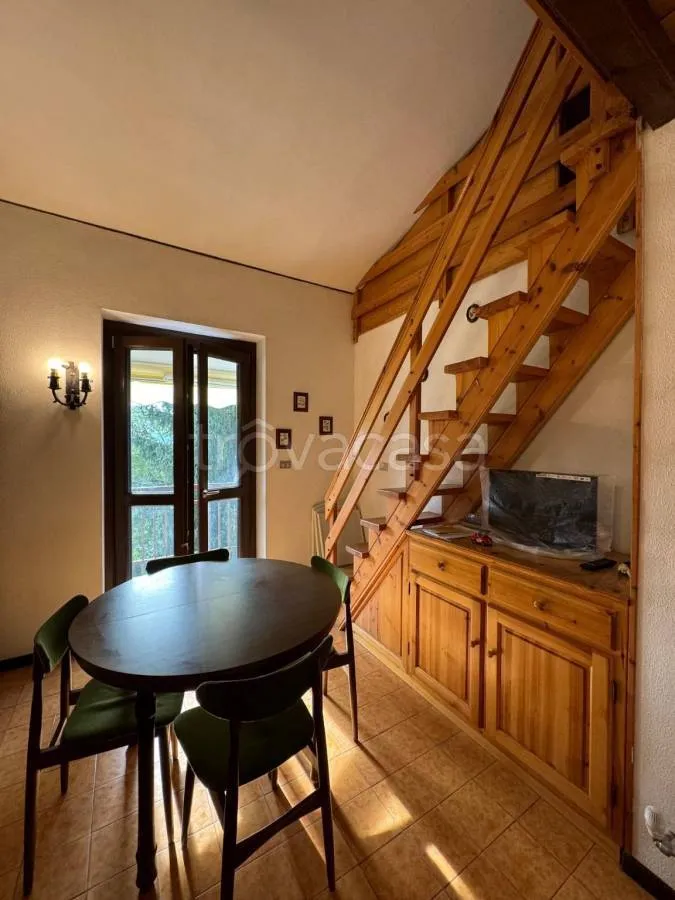 Söögituba - Rustic Apartment with Mountain View in Roburent