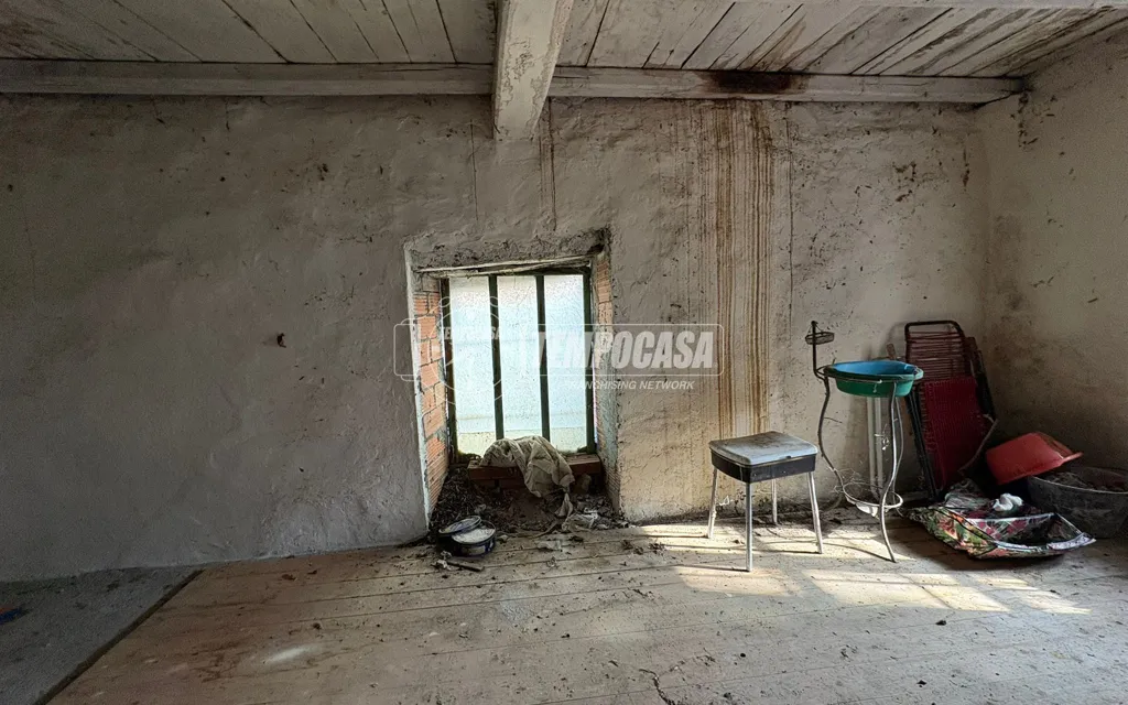 Toad - Rustic House with Balcony in Viù
