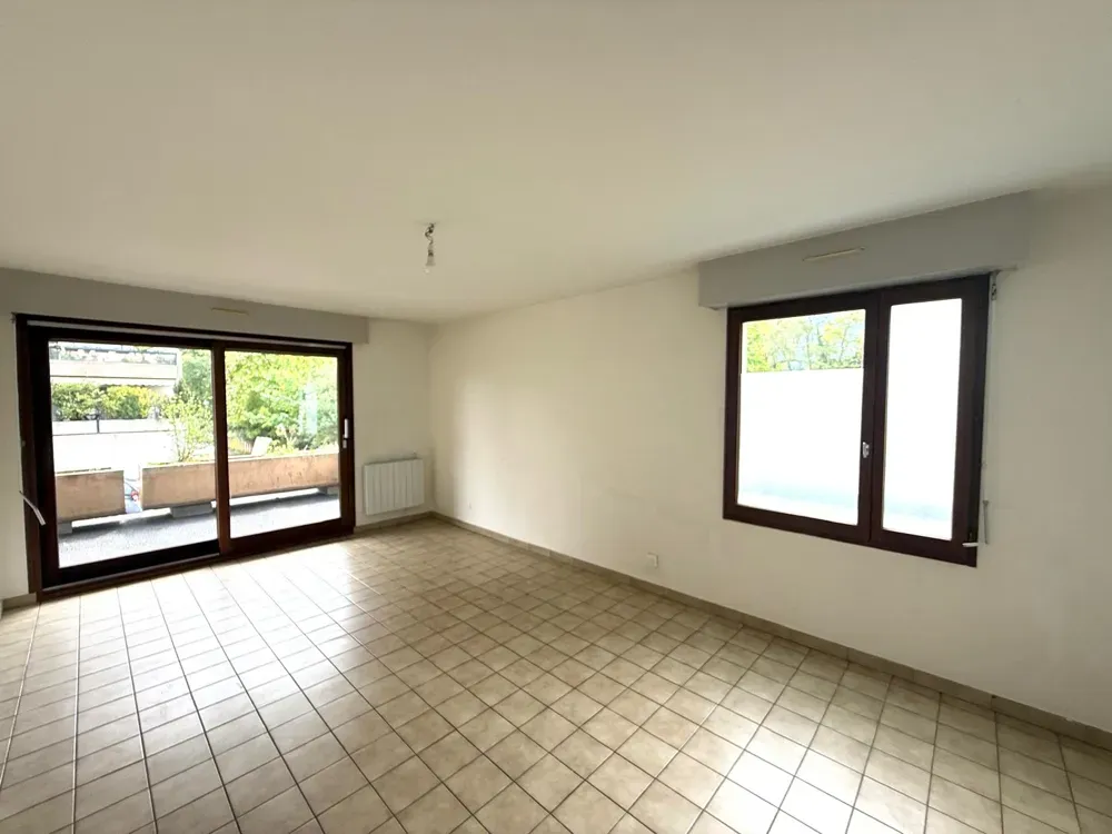 Elutuba - 3-Bedroom Apartment with Balcony in Gaillard