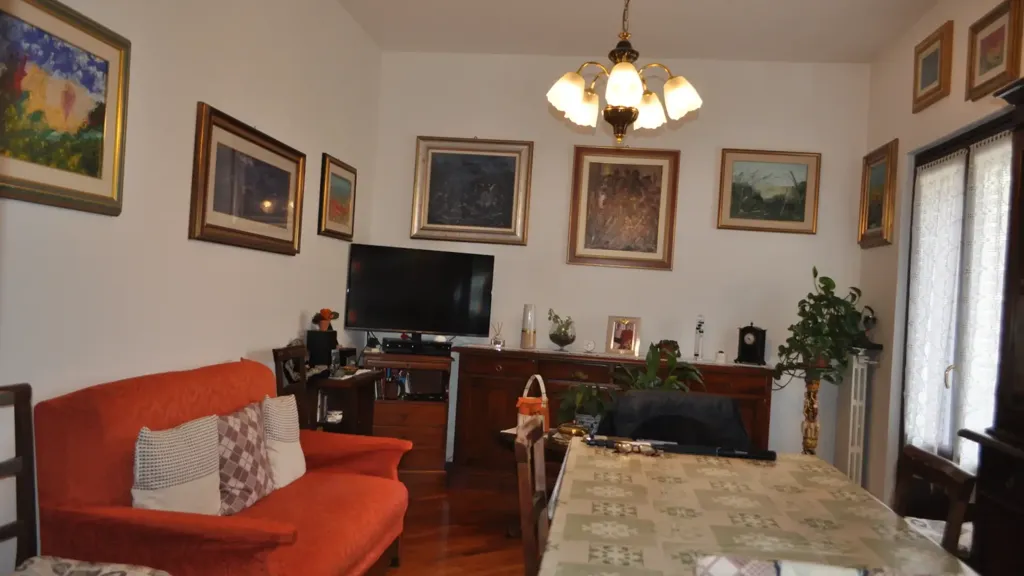 Elutuba - Three-Bedroom Apartment with Balcony in Bedonia