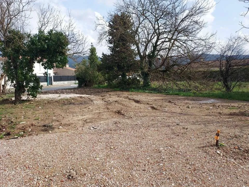 Aed - Plot with Garden in Pignans