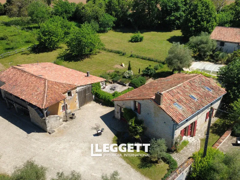 Õhuvaade - Charming Property with Pool between Civray and Ruffec