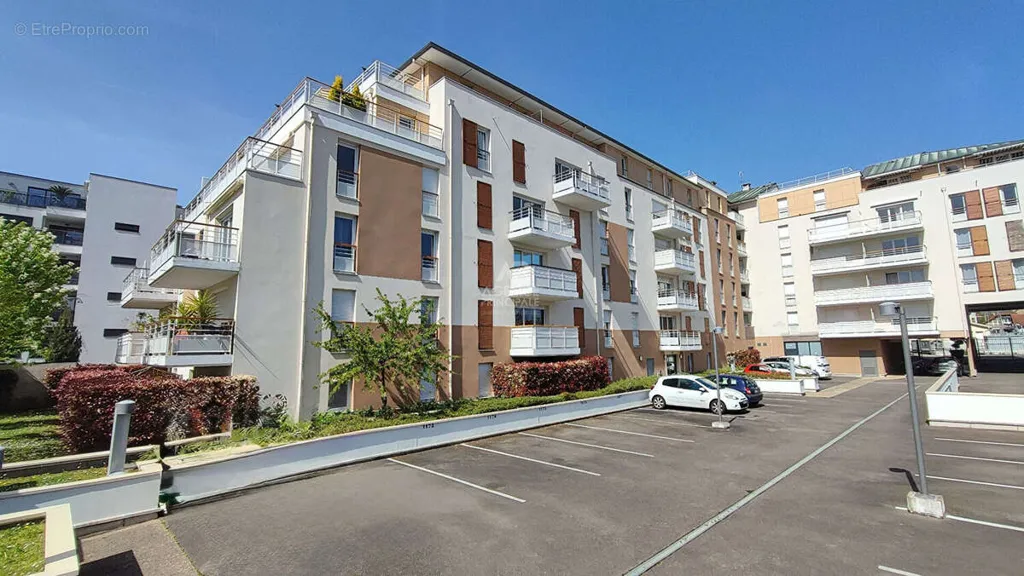 Esterno - 3-Bed Apartment with Balcony in Ermont Centre