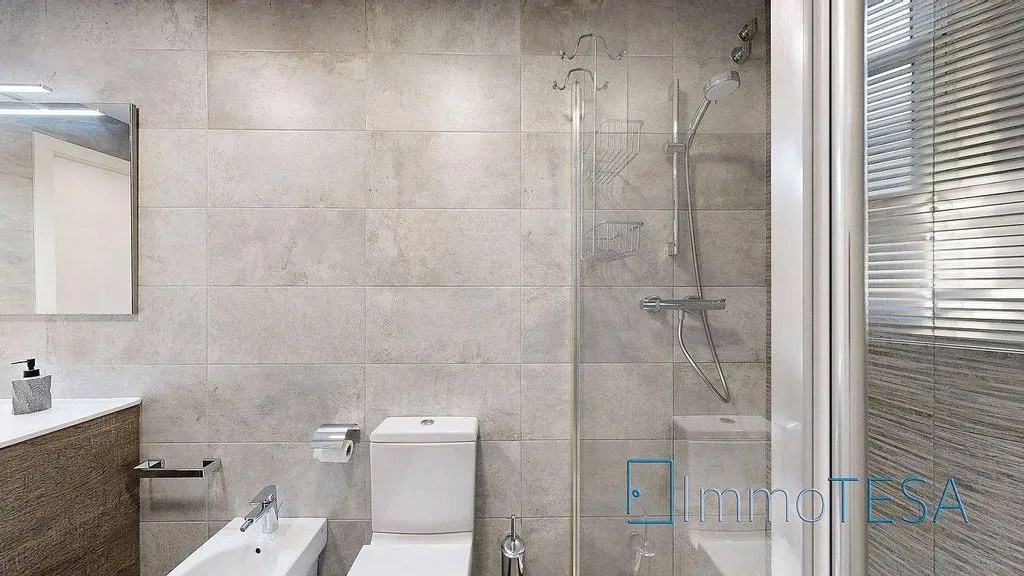 Salles de bain - Apartment with Balcony in Parc d’Europa