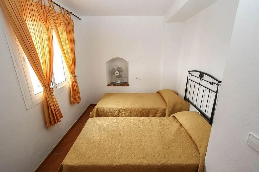 Magamistoad - Adjoined House with Terrace in Guaro
