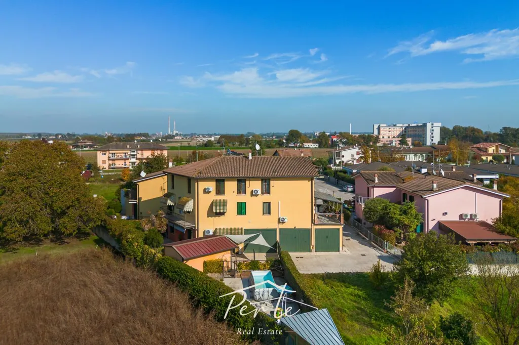 Vue aérienne - Duplex with Garden and Pool in Borgo Mantovano