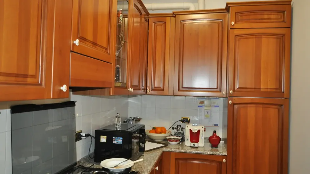 Köök - Three-Bedroom Apartment with Balcony in Bedonia