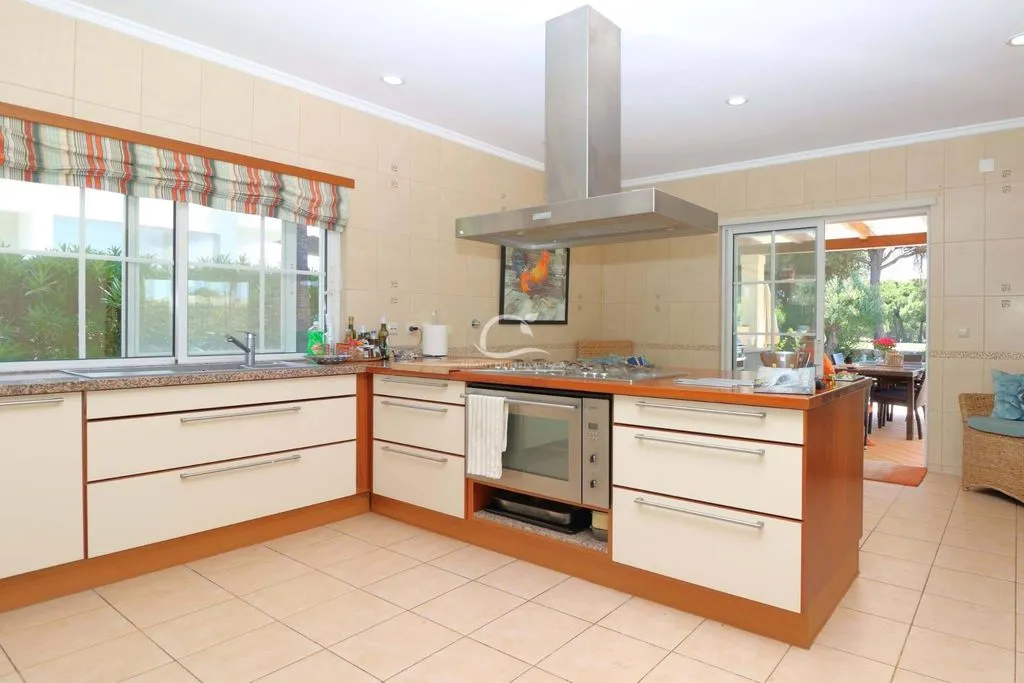 Cuisine - Luxury Villa with Golf Course Views in Vilamoura