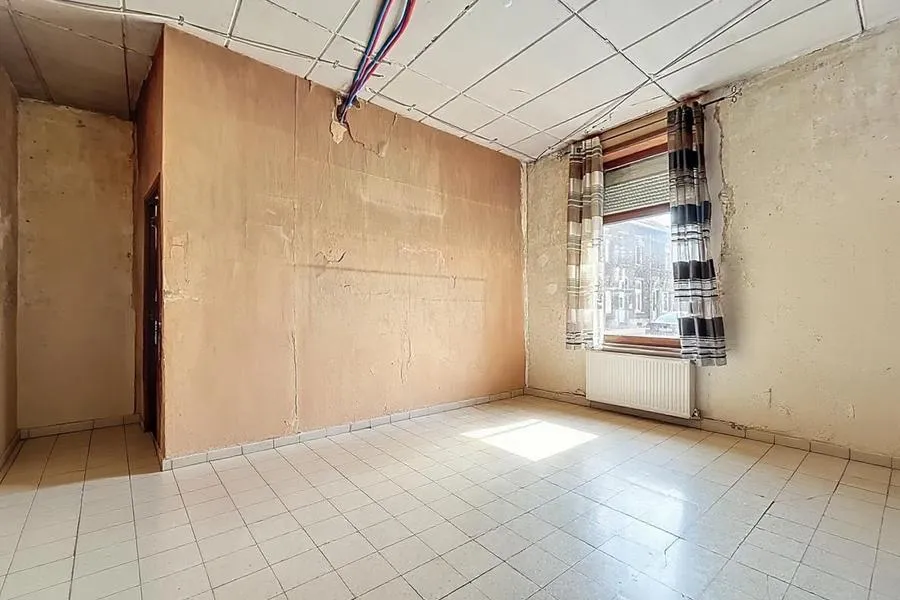 Pièces - Maison à Rénover à Gilly avec Garage