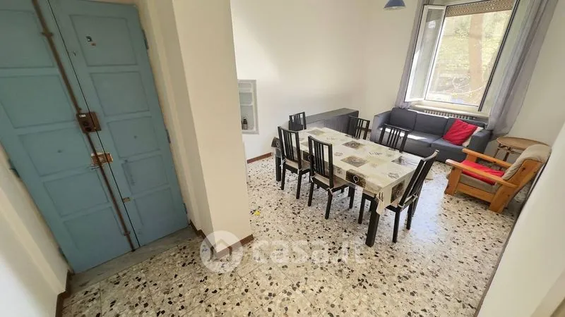 Salle à manger - Four-Bedroom Apartment with High Ceilings in Parma