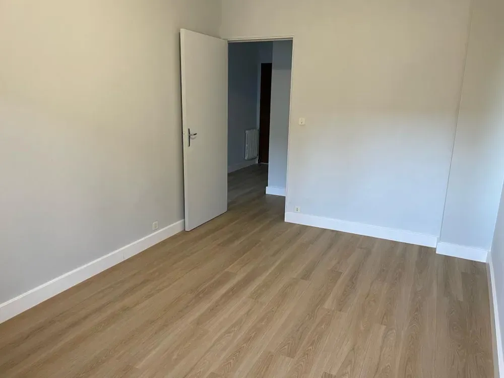 Toad - 2-Bedroom Apartment with Balcony in Rodez
