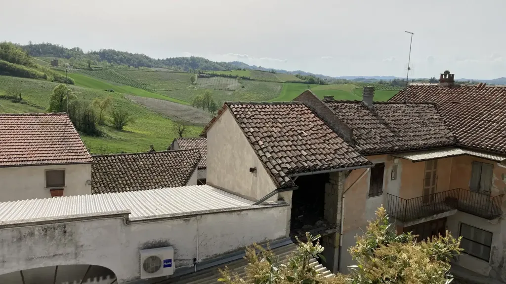 Välivaade - Villa with Commercial Space in Sala Monferrato