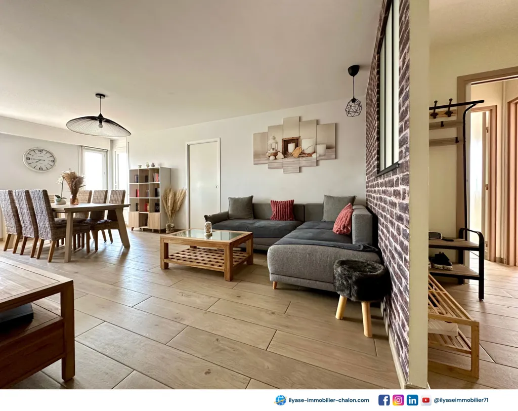 Living Room - Bright T4 Apartment with Balcony in Chalon-sur-Saône
