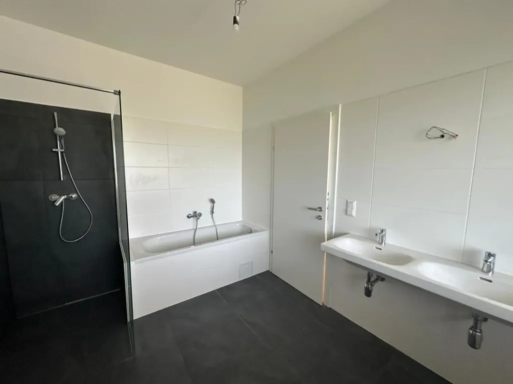 Salles de bain - Penthouse with Large Rooftop Terrace in Stainz