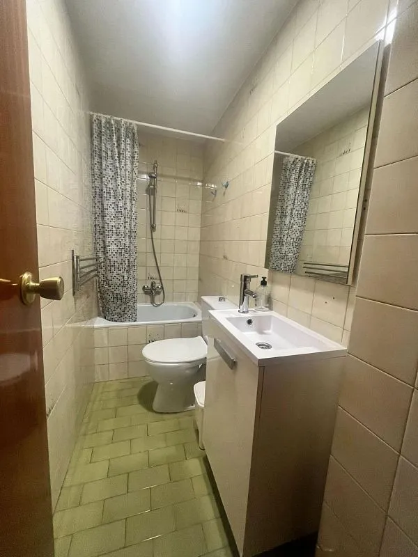 Bathrooms - Student Flat with Terrace in Villarejo, Granada
