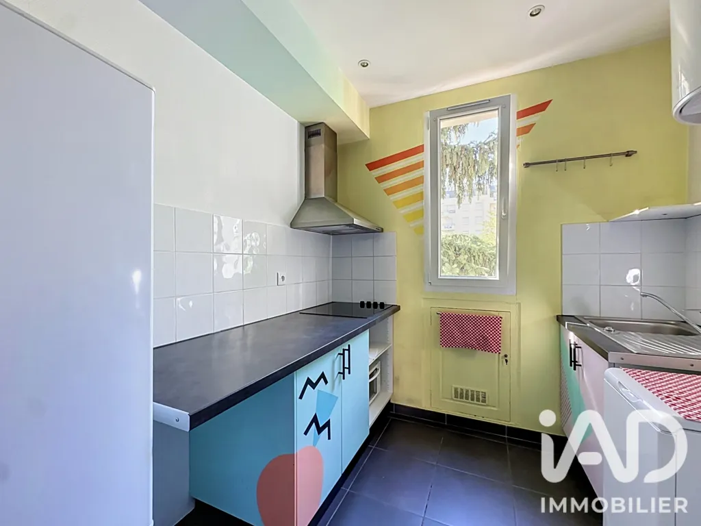 Cucina - Bright 3-Piece Flat with Double Exposure in Courbevoie