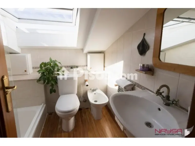 Salles de bain - Duplex with Balcony in Eduardo Dato Street