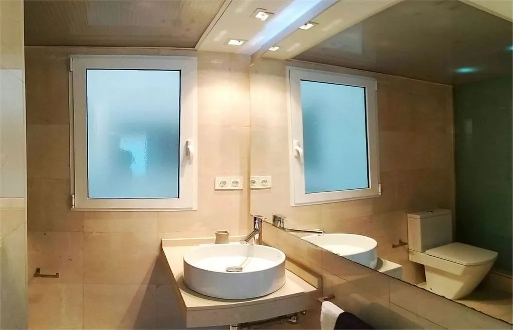 Bathrooms - Loft Studio with Air Conditioning in Ensanche - Diputación