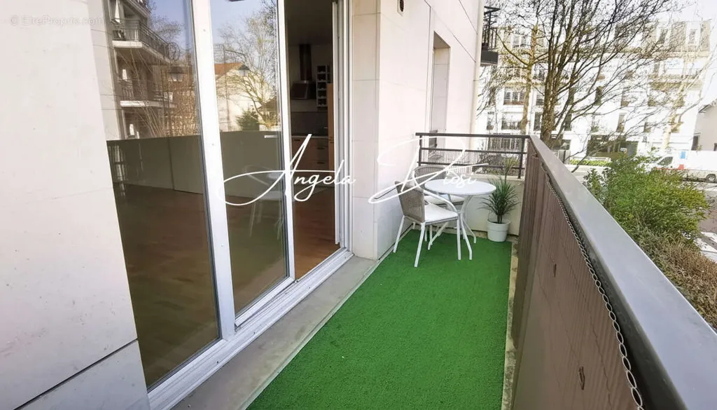 Balcone - Spacious 2-Bed Flat with Balcony in Antony
