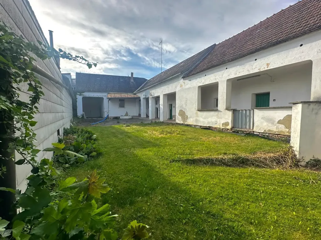 Garden - Renovatable Farmhouse in Niederabsdorf