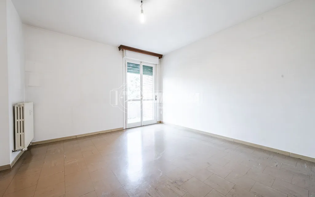 Toad - Two-Bedroom Apartment with Balconies in Modena