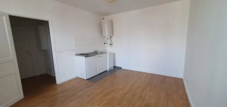 Bright Studio in Central Nanterre