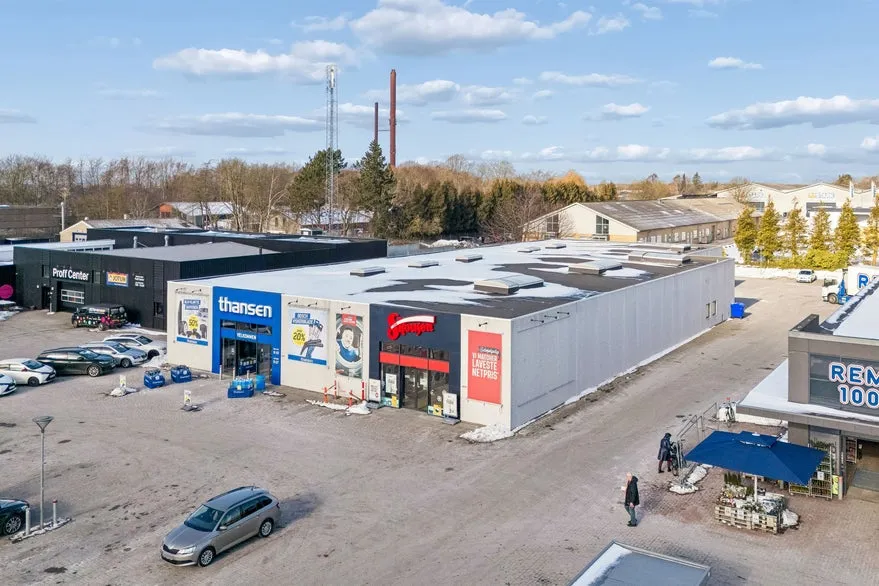 Välivaade - Retail Unit with Solar Panels in North Randers