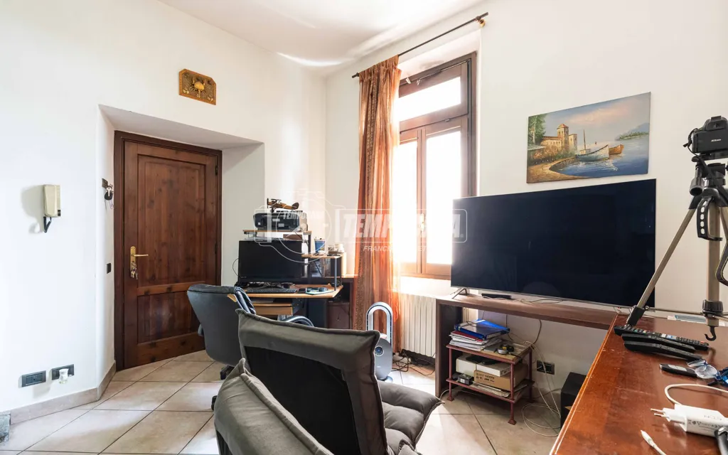 Studio - Bright Trilocale with Loggia in Bosisio Parini