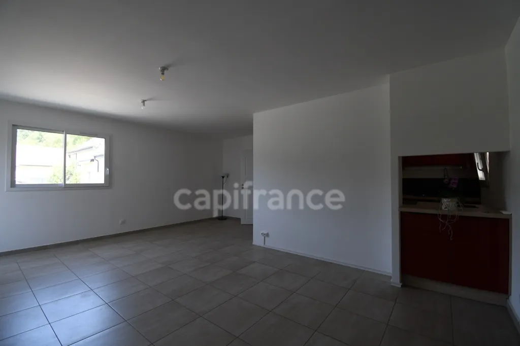 Kitchen - Contemporary House with Pool in URZY