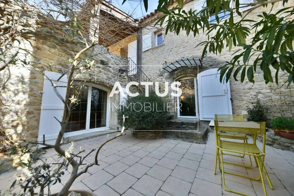 Historic House with Courtyard in Cornillon-Confoux