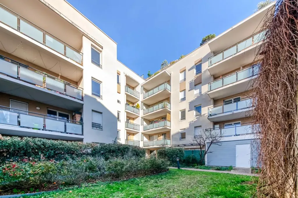 Jardin - Appartement 3 Pièces avec Balcon à Lyon 7ème
