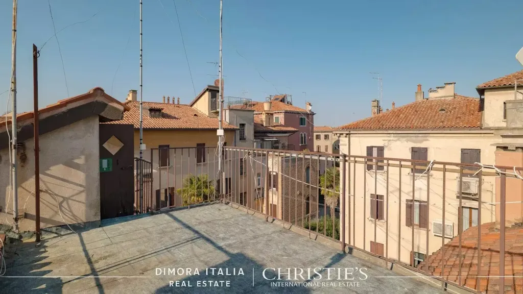 9-room apartment in IT