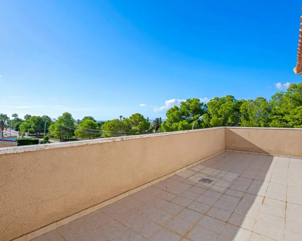 Terrass - Seven-Bedroom Villa with Pool in Ciudad Quesada