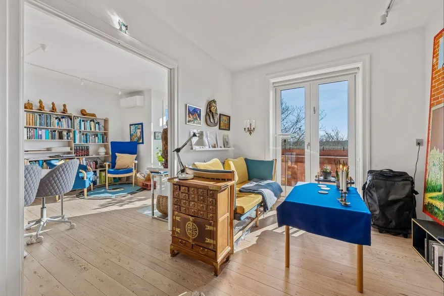 Soggiorno - Mixed-Use Property with Central Location in Birkerød