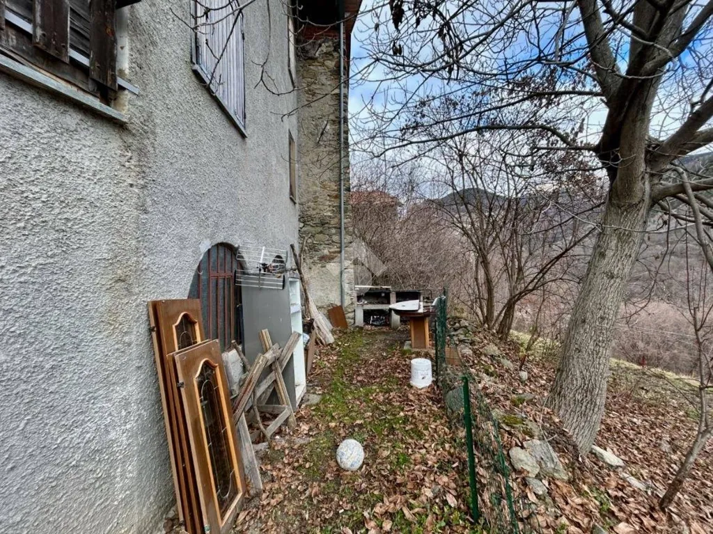 Aed - Semi-Detached Villa with Garden in Condove