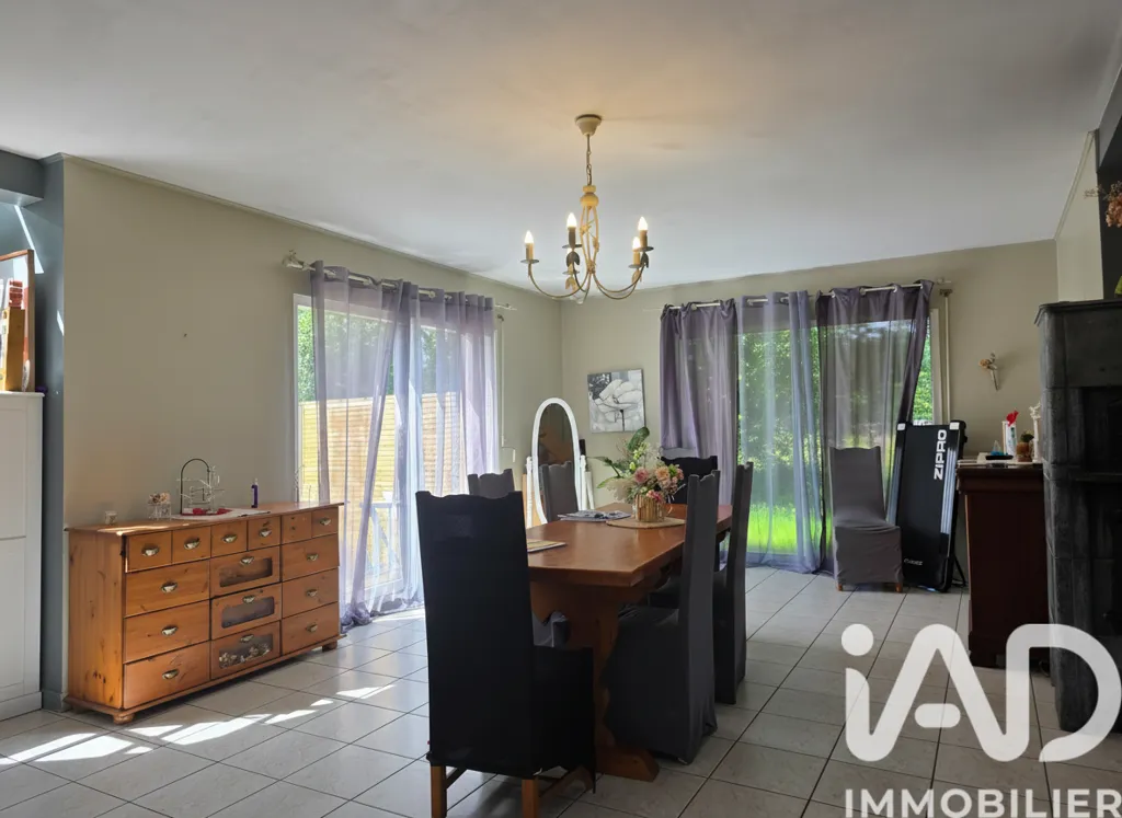 Dining Room - Spacious House with Garden in Plédéliac