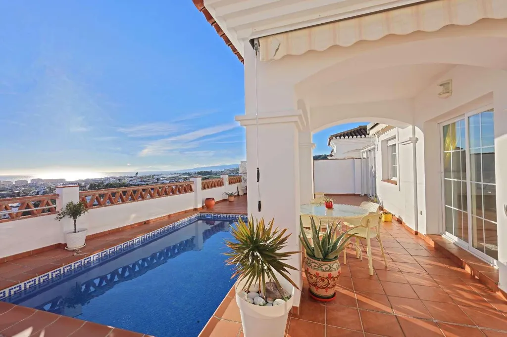Bassein - South-Facing Villa with Sea Views in Torrox Park