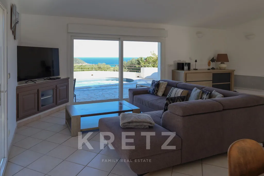 Séjour - Villa avec Piscine et Vue Mer à Pinarello