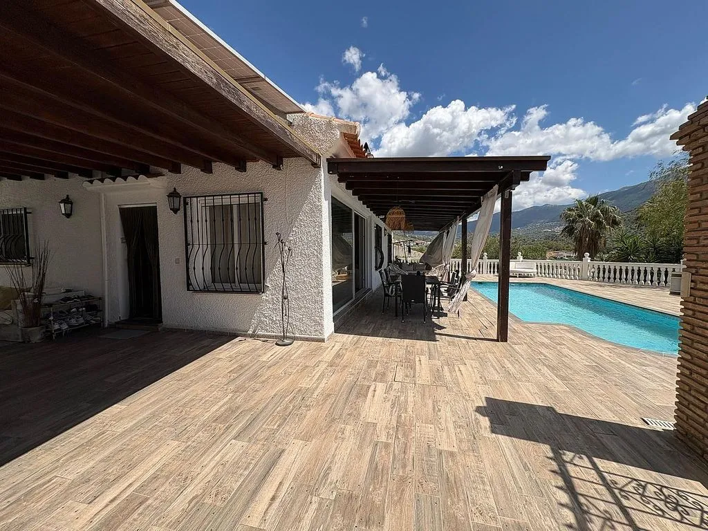 Bassein - Chalet with Pool and Terrace in La Viñuela