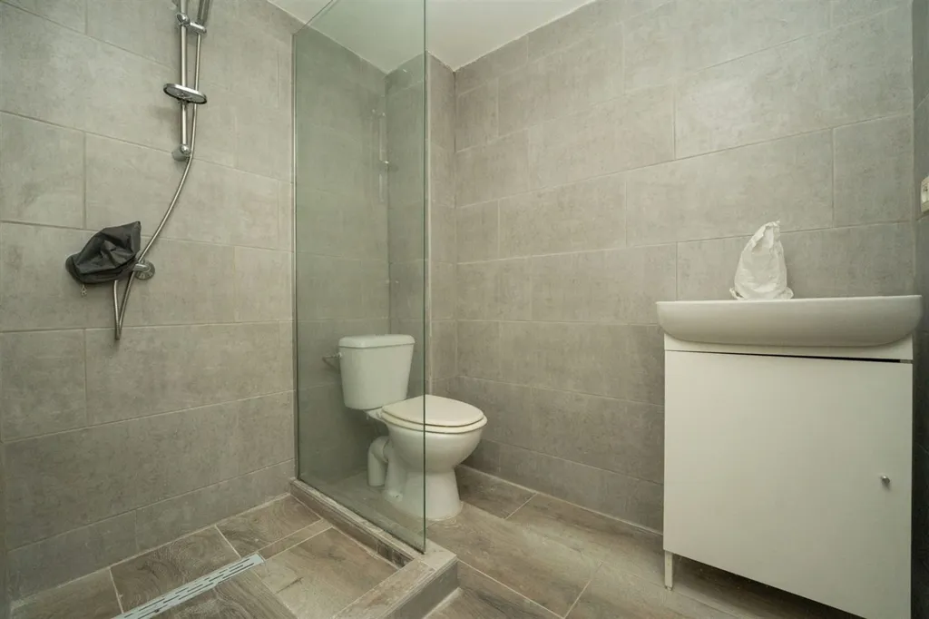 Salles de bain - Immeuble Mixte Rénové près de la Médiacité